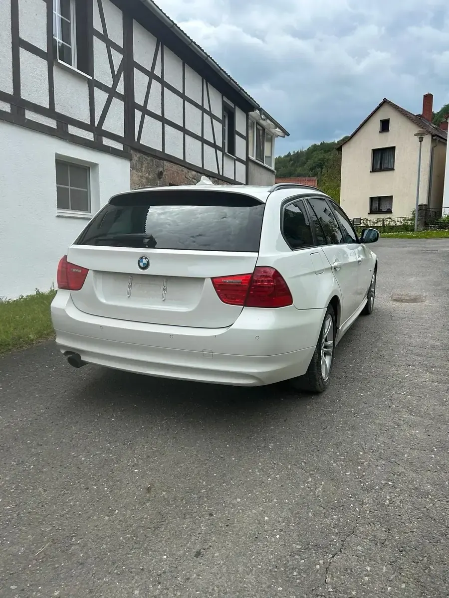 Gebraucht BMW 320 163 PS (119 kW) 2012 Kombi