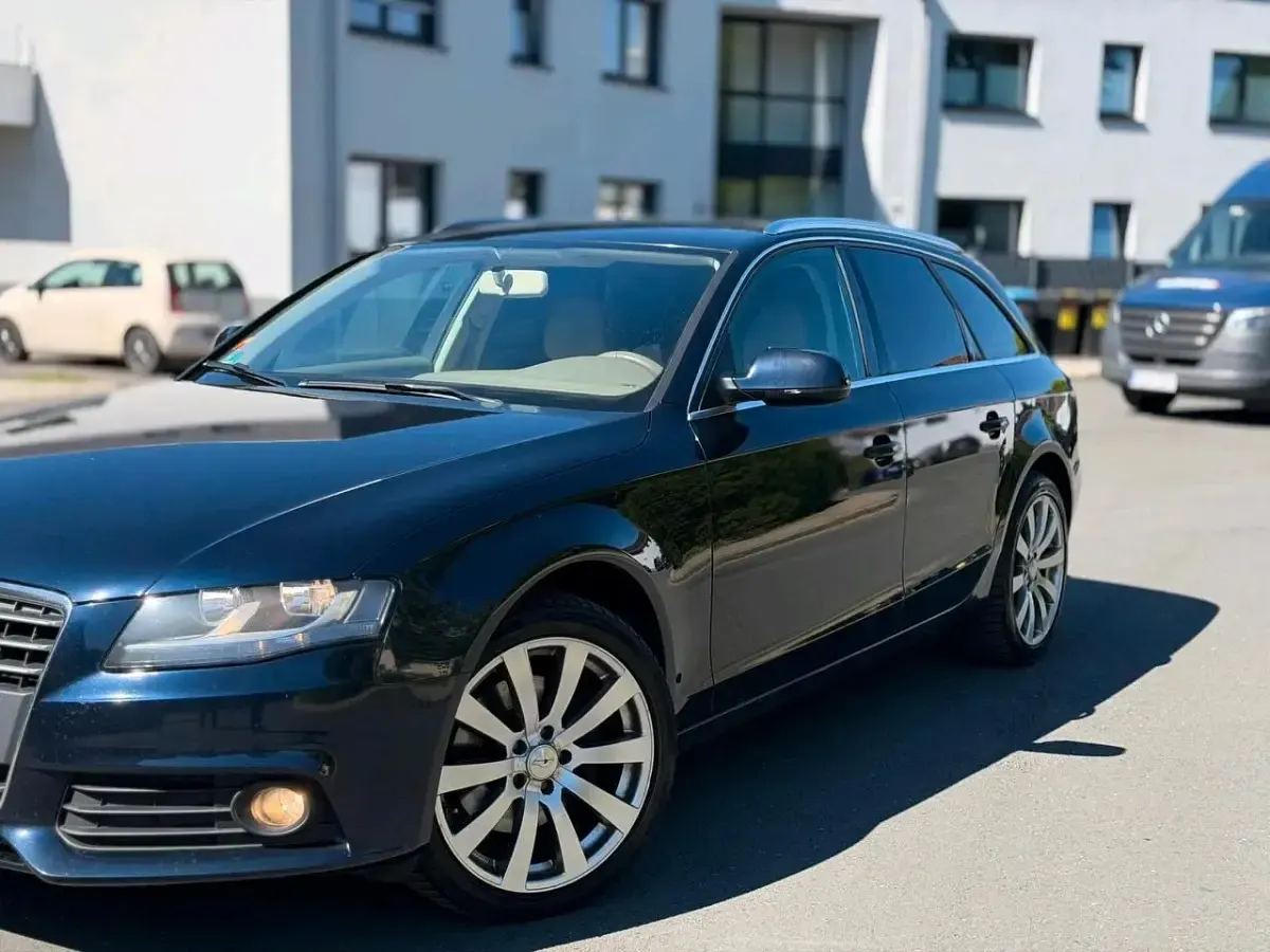 Gebraucht Audi A4 190 PS (139 kW) 2011 Blau Kombi