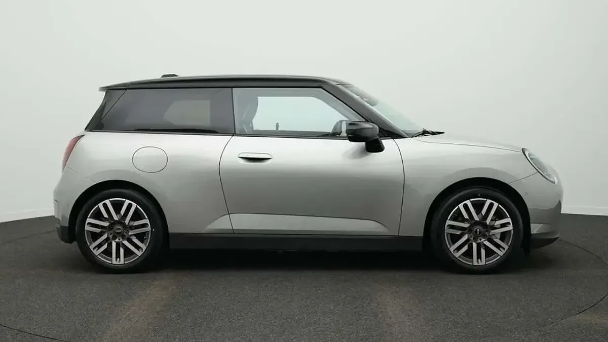 Używany Mini Cooper Classic 135 kW (184 KM) 2025 Szary Hatchback