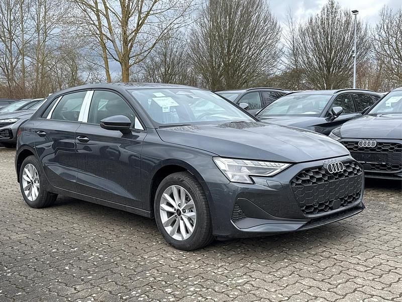 Neu Audi A3 Basis 150 PS (110 kW) 2025 Manhattangrau metallic Limousine