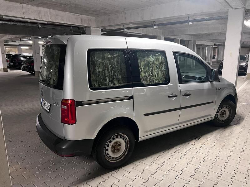 Second-hand VW Caddy 84 CP (61 kW) 2015 Argintiu Monovolum