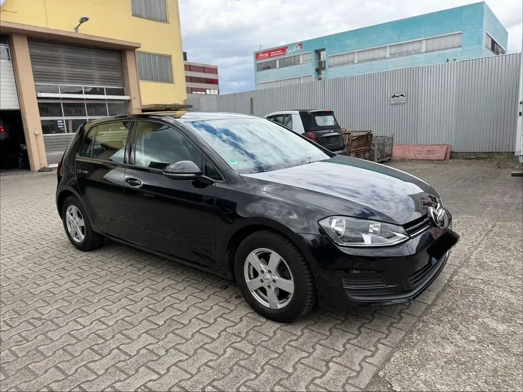 Gebraucht VW Golf VII Trendline 110 PS (80 kW) 2016 Schwarz Limousine