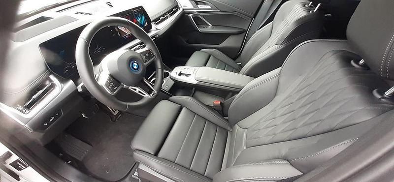 Gebraucht BMW iX1 M Sport 230 kW (313 PS) 2023 Mineralweiß SUV