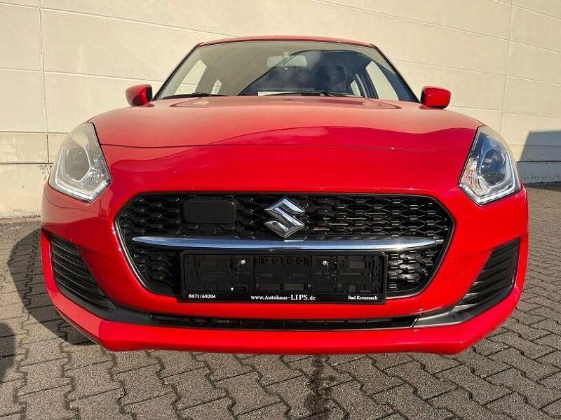 Gebraucht Suzuki Swift Club 83 PS (61 kW) 2021 Rot Kleinwagen