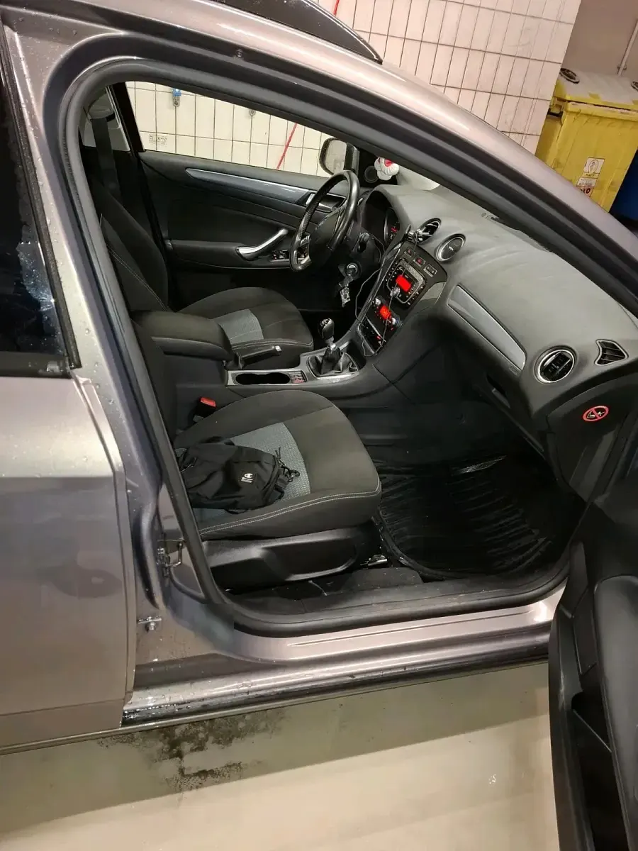 Gebraucht Ford Mondeo 115 PS (84 kW) 2011 Grau Kombi
