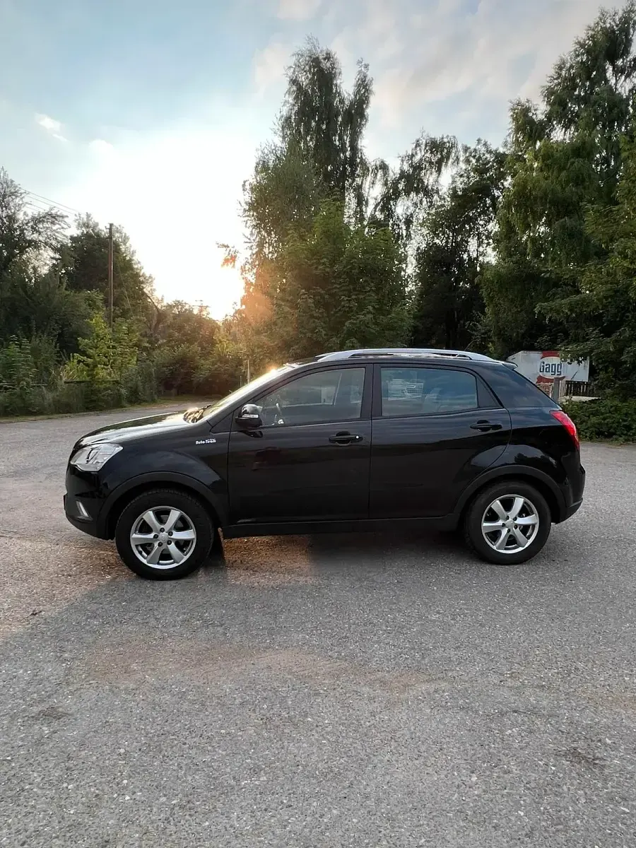 Gebraucht SsangYong Korando 175 PS (128 kW) 2012 Schwarz SUV