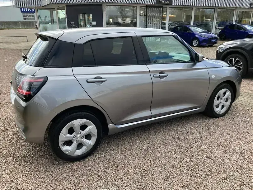 Gebraucht Suzuki Swift Comfort 90 PS (66 kW) 2025 Silber Limousine
