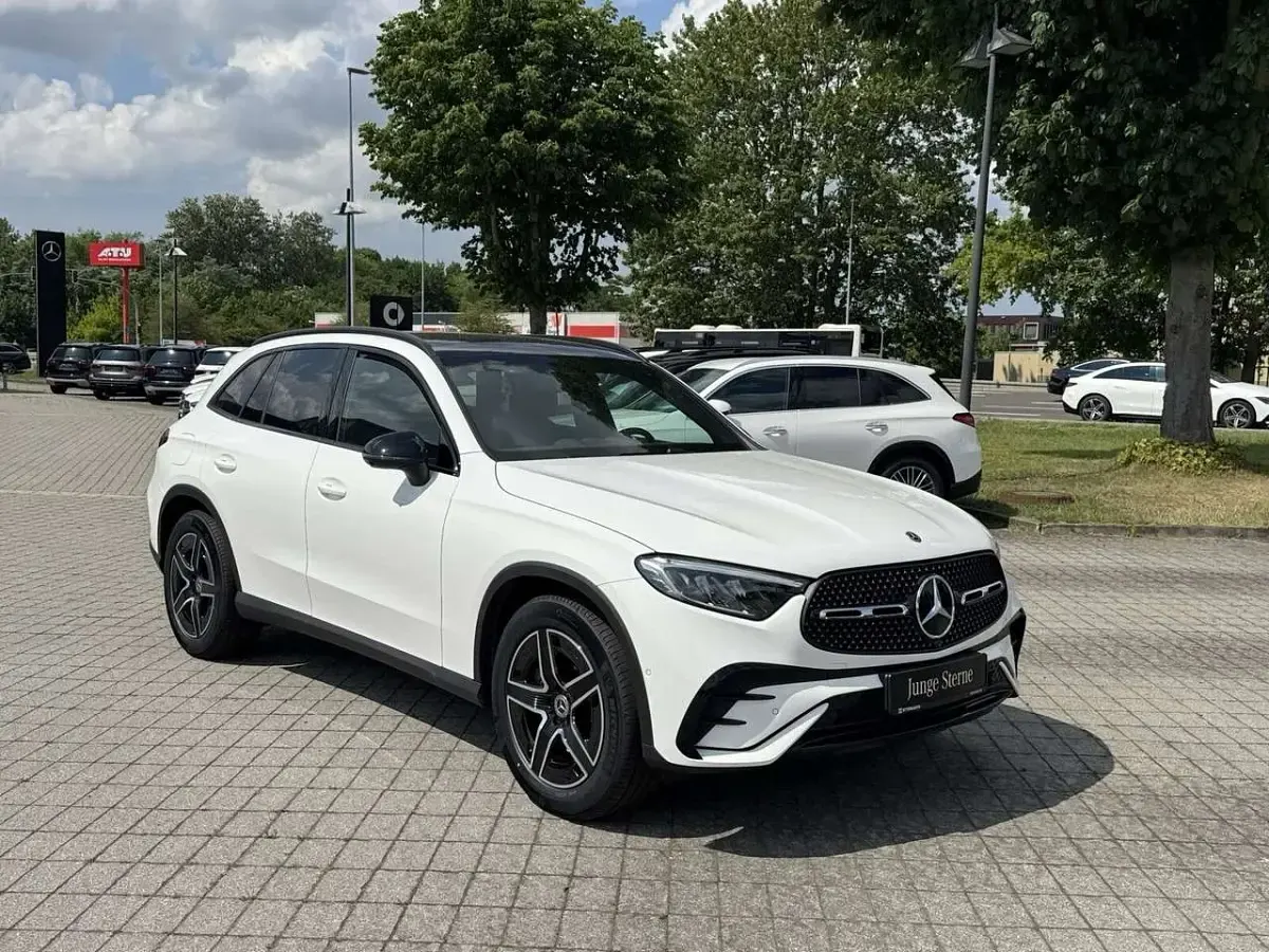 Gebraucht Mercedes GLC200 AMG line 204 PS (150 kW) 2025 Unilack polarweiß SUV