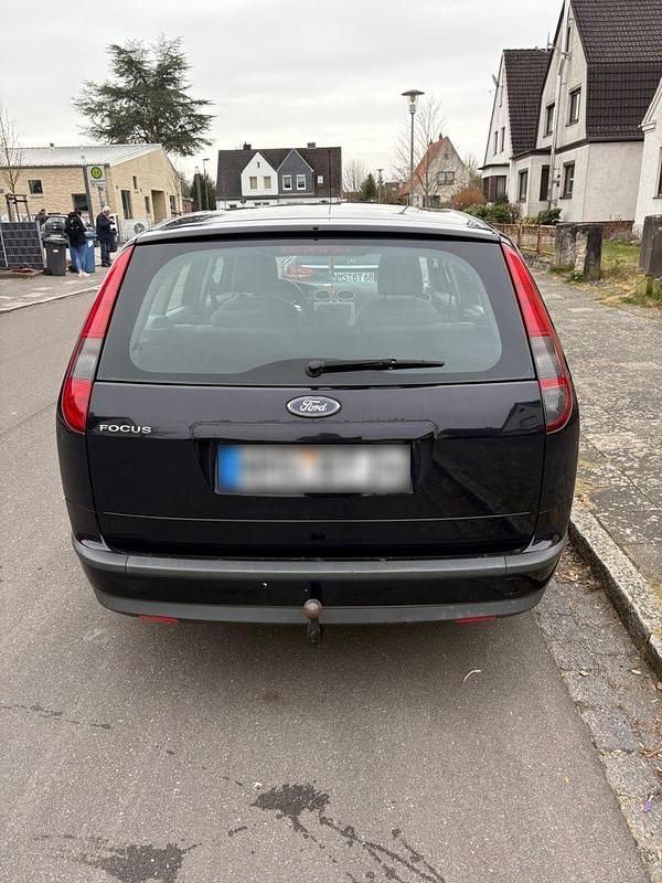 Gebraucht Ford Focus Ambiente 101 PS (74 kW) 2007 Blau Kombi