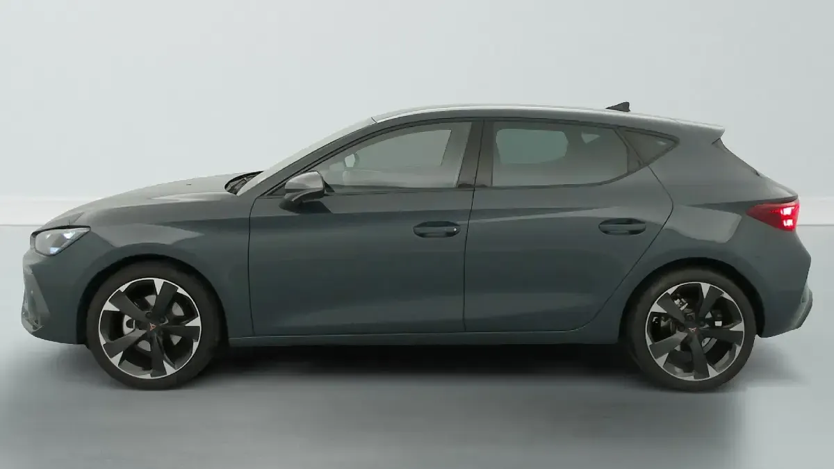 Gebraucht Cupra Leon 150 PS (110 kW) 2025 Blau (bleu fjord) Limousine
