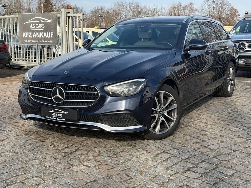 Gebraucht Mercedes E220 194 PS (142 kW) 2020 Blau Kombi