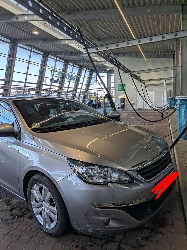 Gebraucht Peugeot 308 Active 120 PS (88 kW) 2015 Limousine