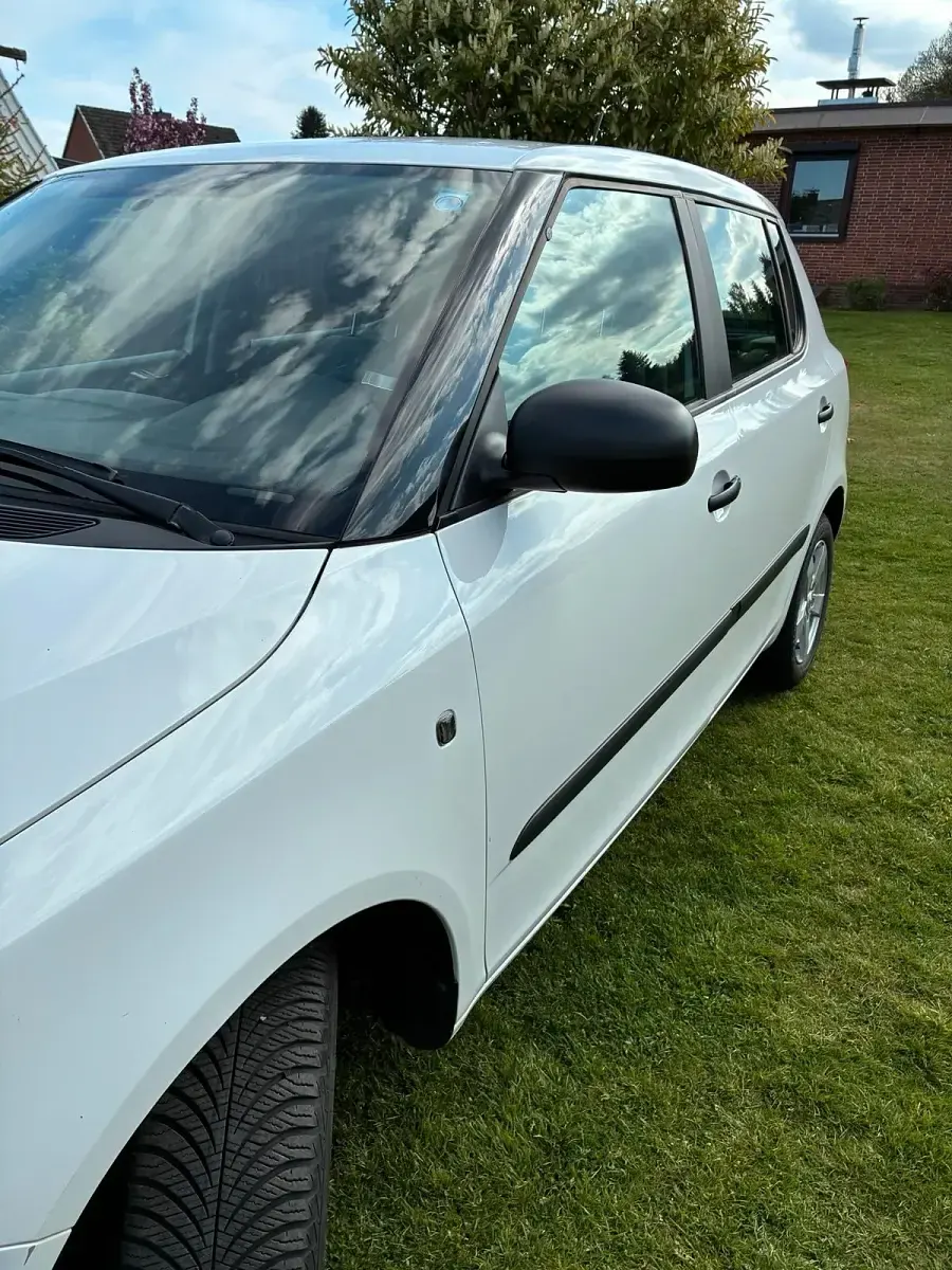 Gebraucht Skoda Fabia Ambition 60 PS (44 kW) 2014 Weiß Limousine