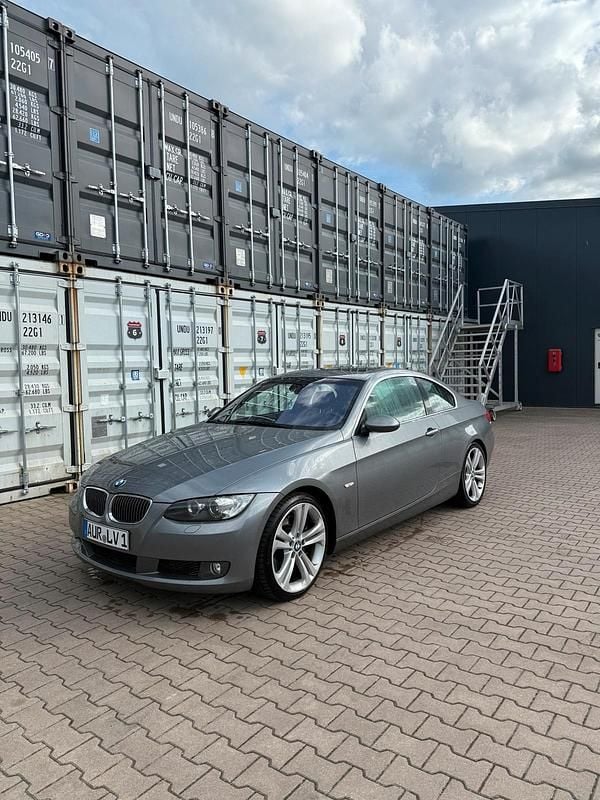 Grau Gebraucht 2007 BMW 330 Coupé | 10.600 € (Guter Preis) - Bild 1/4