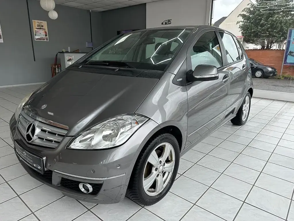 Gebraucht Mercedes A180 116 PS (85 kW) 2010 Grau Limousine