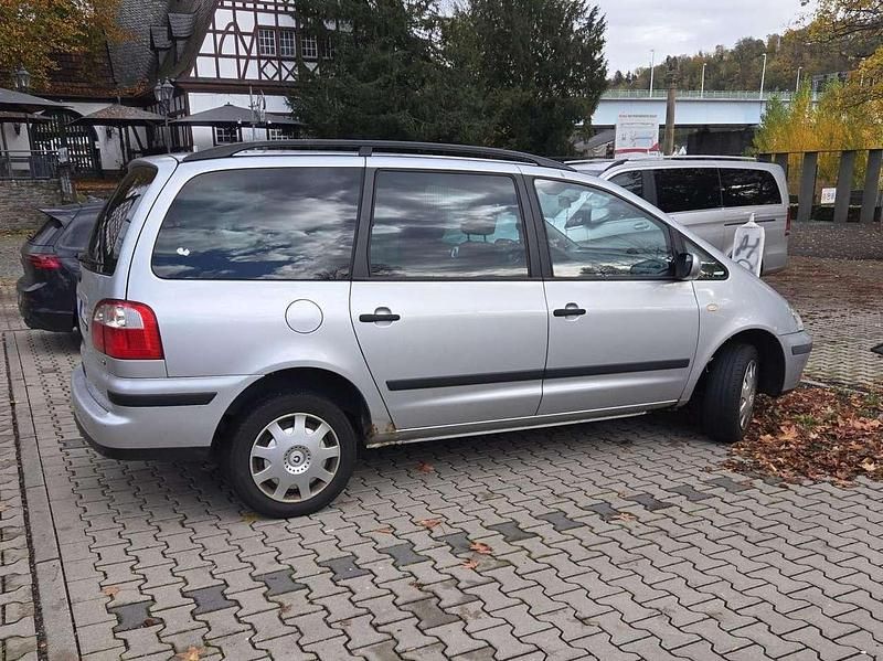 Grau Gebraucht 2006 Ford Galaxy Van / Kleinbus | 1.000 € - Bild 1/4
