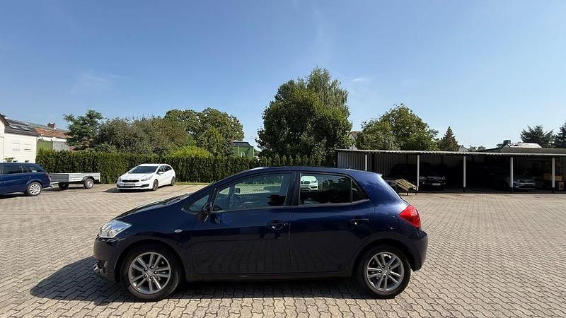 Blau Gebraucht 2008 Toyota Auris Team Limousine | 2.950 € (Superpreis) - Bild 1/4