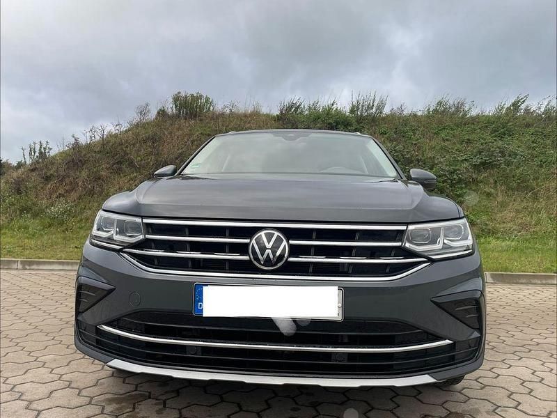 Grau Gebraucht 2021 VW Tiguan Elegance SUV | 25.500 € (Fairer Preis) - Bild 1/4