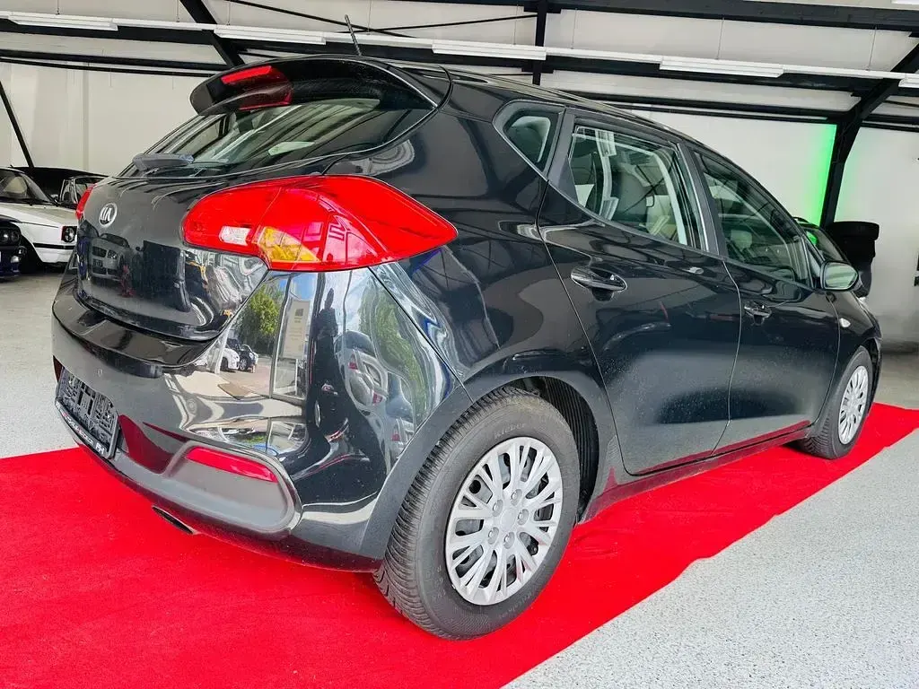 Gebraucht Kia Ceed 99 PS (72 kW) 2013 Schwarz Kleinwagen
