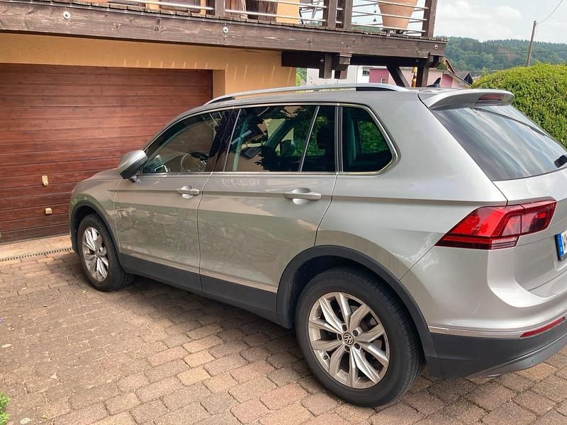 Andere farben Gebraucht 2018 VW Tiguan Highline SUV | 28.000 € (Fairer Preis) - Bild 1/4