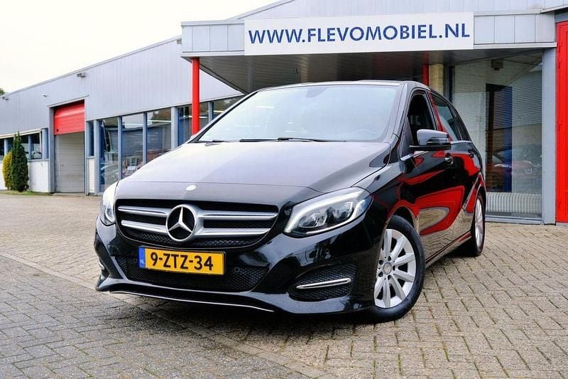 Schwarz Gebraucht 2015 Mercedes B180 Edition Van / Kleinbus | 6.850 € (Fairer Preis) - Bild 1/4