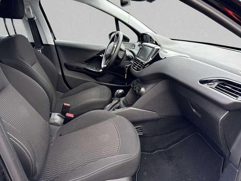 Gebraucht Peugeot 208 Active 82 PS (60 kW) 2018 Schwarz Kleinwagen