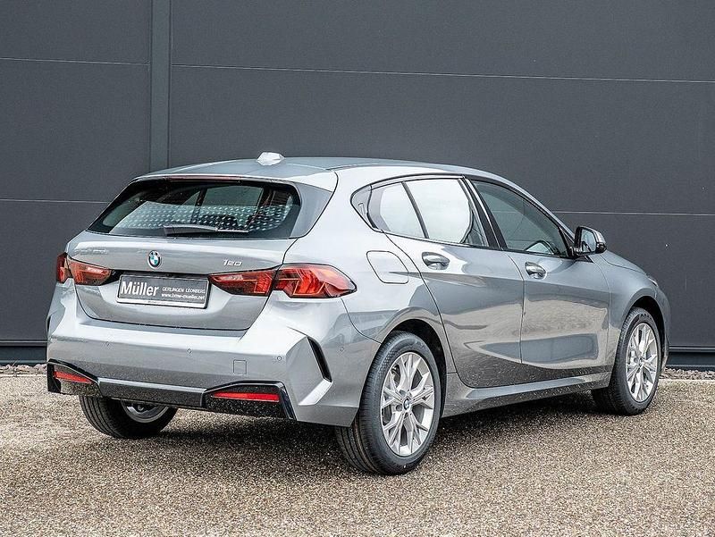 Neu BMW 120 170 PS (125 kW) 2026 Grau Kleinwagen