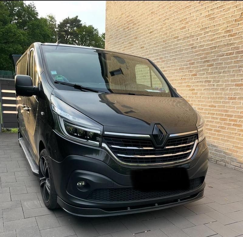 Second-hand Renault Trafic 150 CP (110 kW) 2021 Negru Monovolum