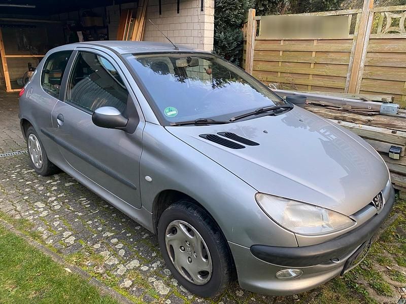 Grau Gebraucht 2003 Peugeot 206 Kleinwagen | 1.150 € (Fairer Preis) - Bild 1/4