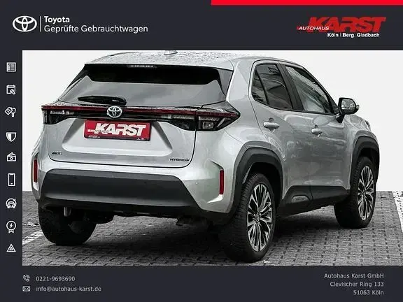 Gebraucht Toyota Yaris Elegant 116 PS (85 kW) 2021 Shimmering silver metallic Kleinwagen