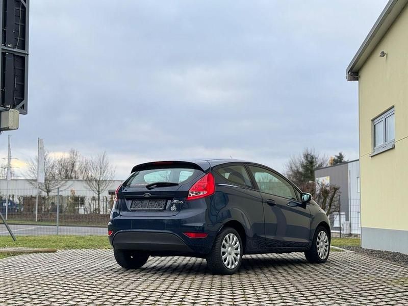 Gebraucht Ford Fiesta Trend 60 PS (44 kW) 2010 Blau Kleinwagen
