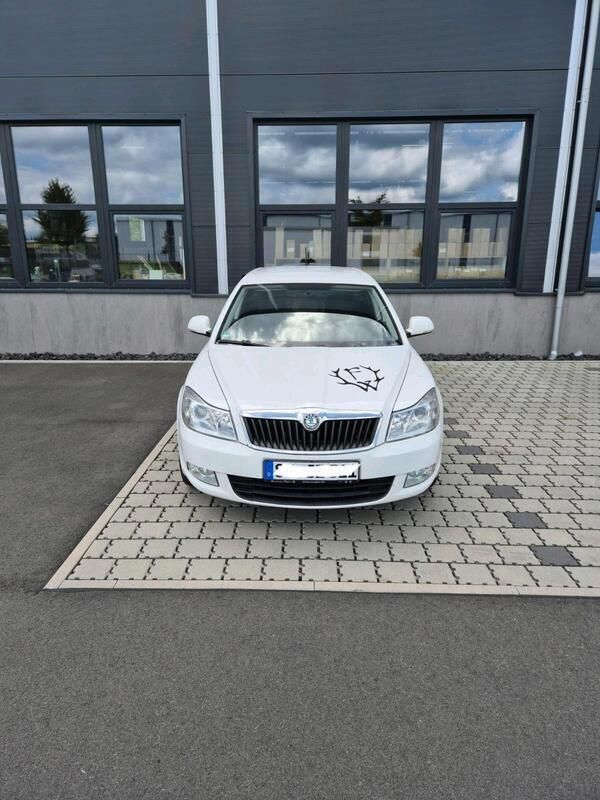 Weiß Gebraucht 2011 Skoda Octavia Kombi | 4.300 € (Guter Preis) - Bild 1/4