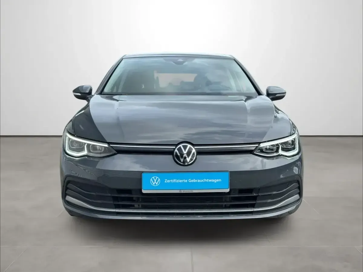 Gebraucht VW Golf VIII Active 150 PS (110 kW) 2023 Delfingrau metallic Limousine