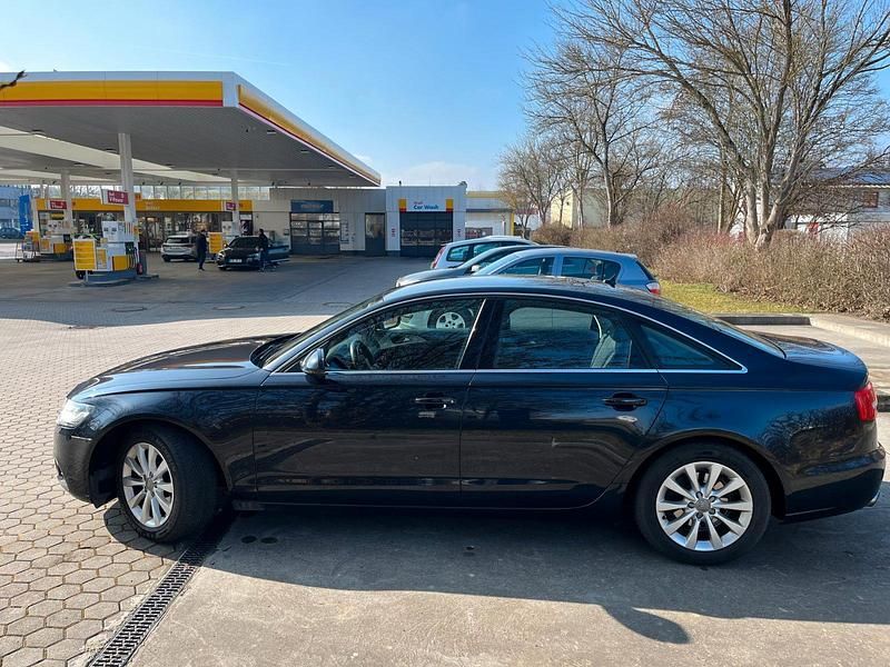 Gebraucht Audi A6 Ambiente 179 PS (131 kW) 2013 Blau Limousine