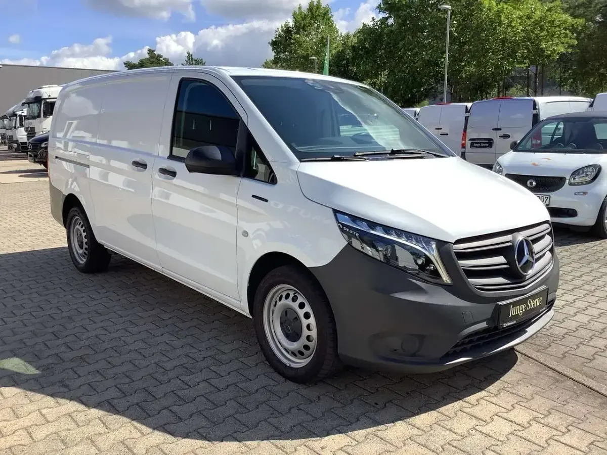 Gebraucht Mercedes Vito 116 PS (85 kW) 2022 Arktikweiß Van