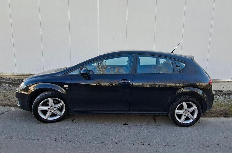 Second-hand Seat Leon Reference 125 CP (91 kW) 2011 Negru Hatchback