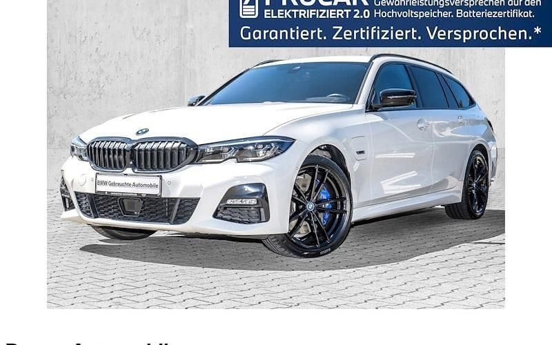 Weiß Gebraucht 2022 BMW 330e M Sport Kombi | 34.890 € (Fairer Preis) - Bild 1/4