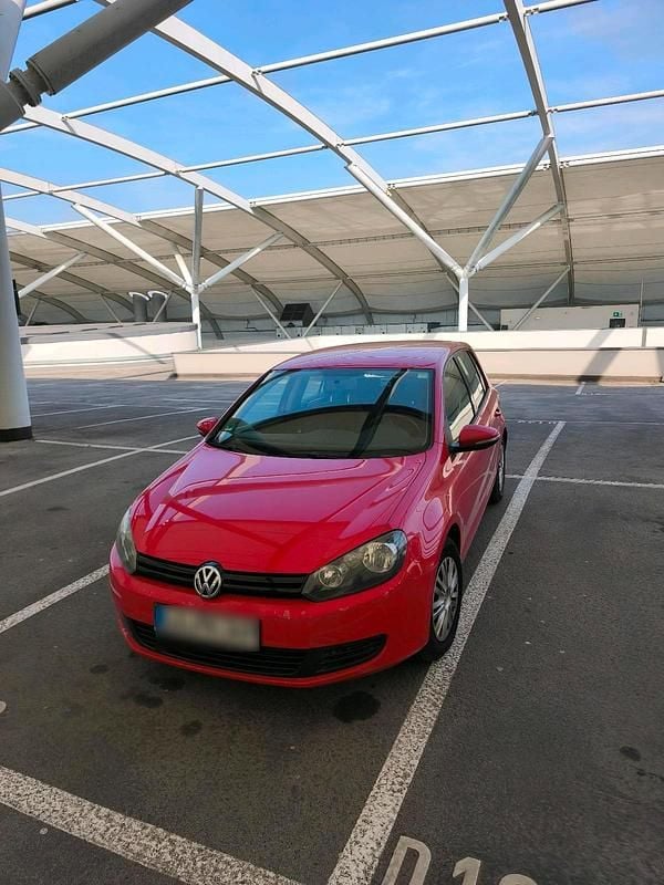 Gebraucht VW Golf VII 85 PS (62 kW) 2012 Rot Limousine