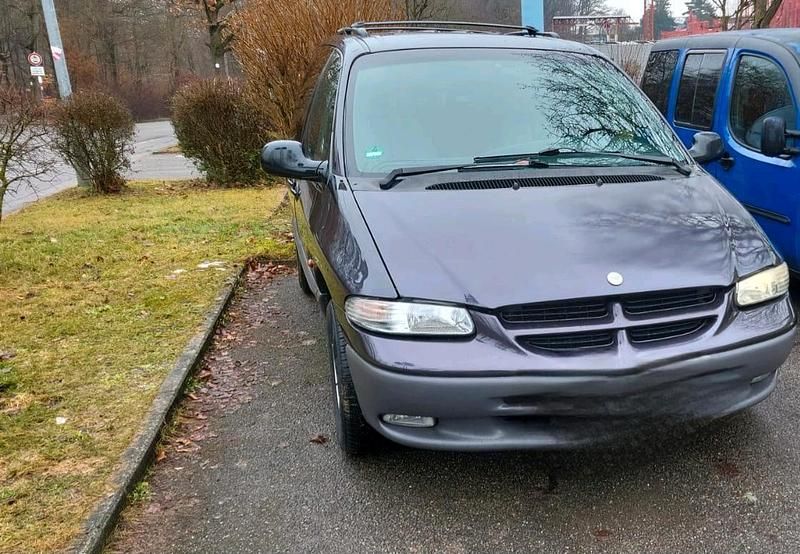 Gebraucht Chrysler Voyager 157 PS (115 kW) 1997 Violet Van / Kleinbus