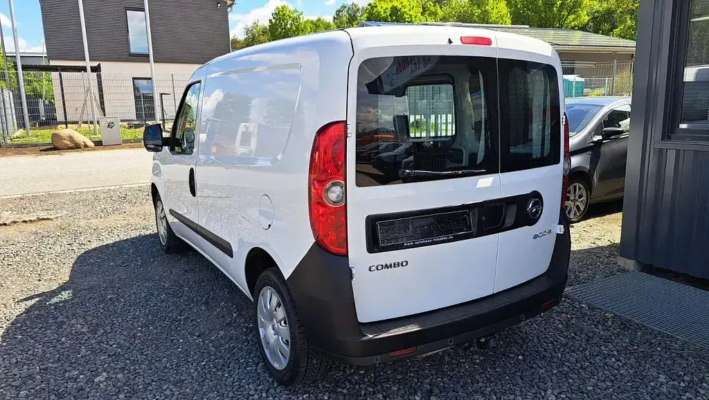 Gebraucht Opel Combo 120 PS (88 kW) 2018 Weiß Van / Kleinbus
