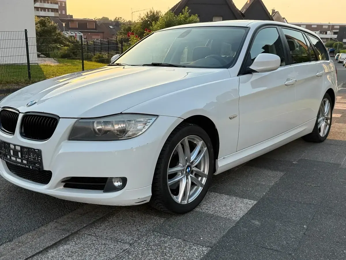 Gebraucht BMW 320 184 PS (135 kW) 2011 Weiß Kombi
