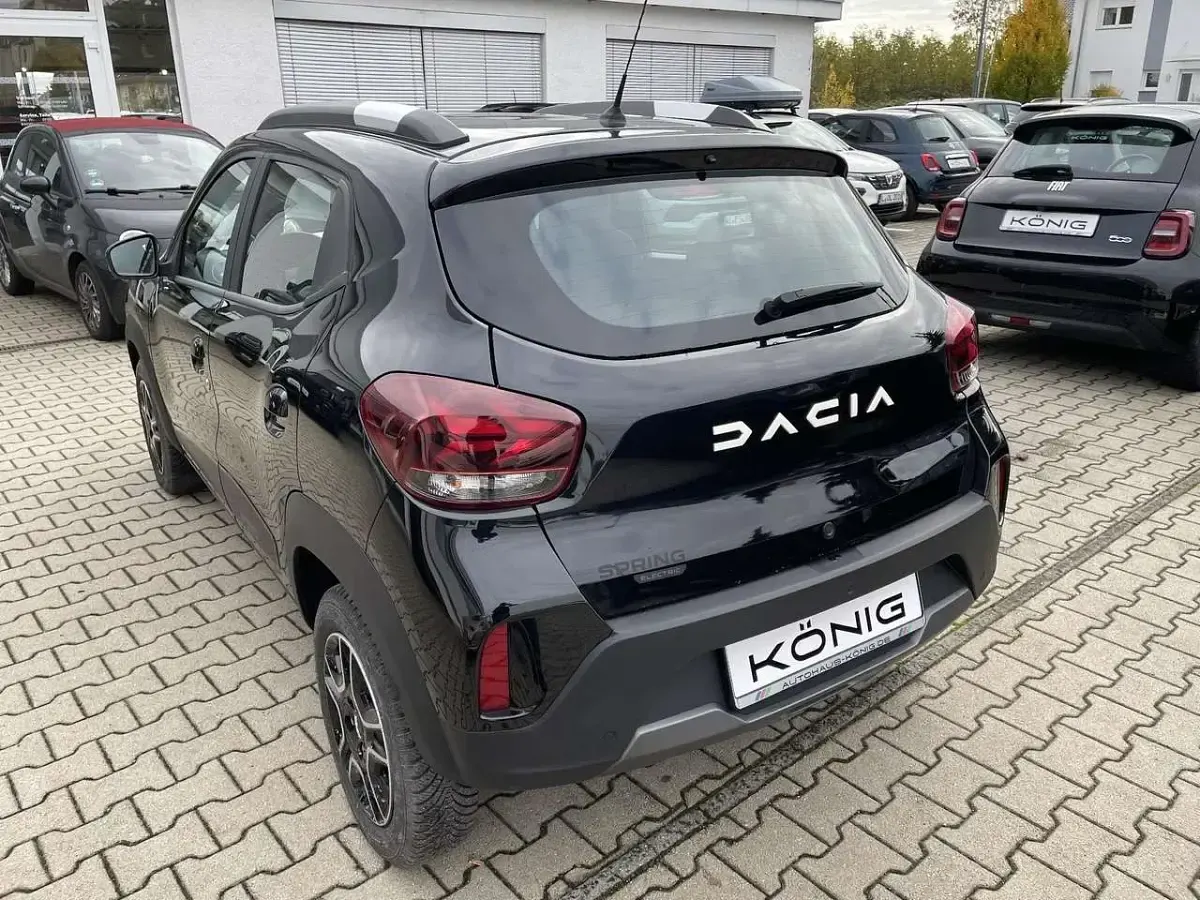 Gebraucht Dacia Spring Essentiel 19 kW (26 PS) 2023 Magmaschwarz Kleinwagen