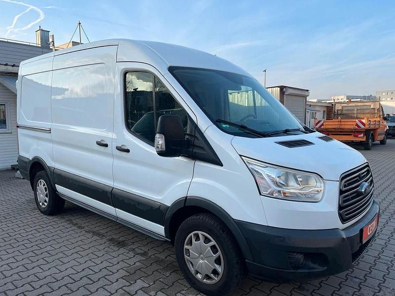Gebraucht Ford Transit Trend 131 PS (96 kW) 2017 Weiß Van / Kleinbus