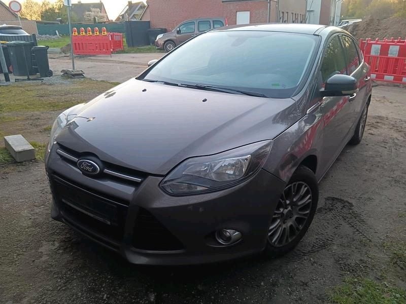 Gebraucht Ford Focus Titanium 140 PS (102 kW) 2011 Braun Limousine