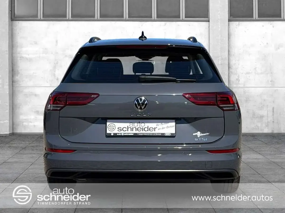 Gebraucht VW Golf VIII Life 131 PS (96 kW) 2023 Grau Kombi