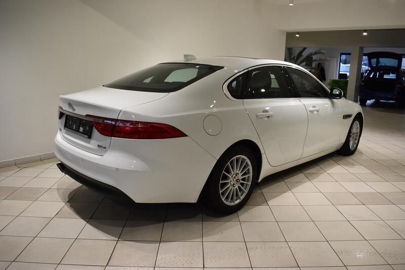 Gebraucht Jaguar XF 179 PS (131 kW) 2016 Weiß metallic Limousine