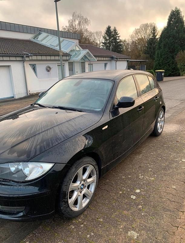 Gebraucht BMW 116 122 PS (89 kW) 2010 Schwarz Kleinwagen