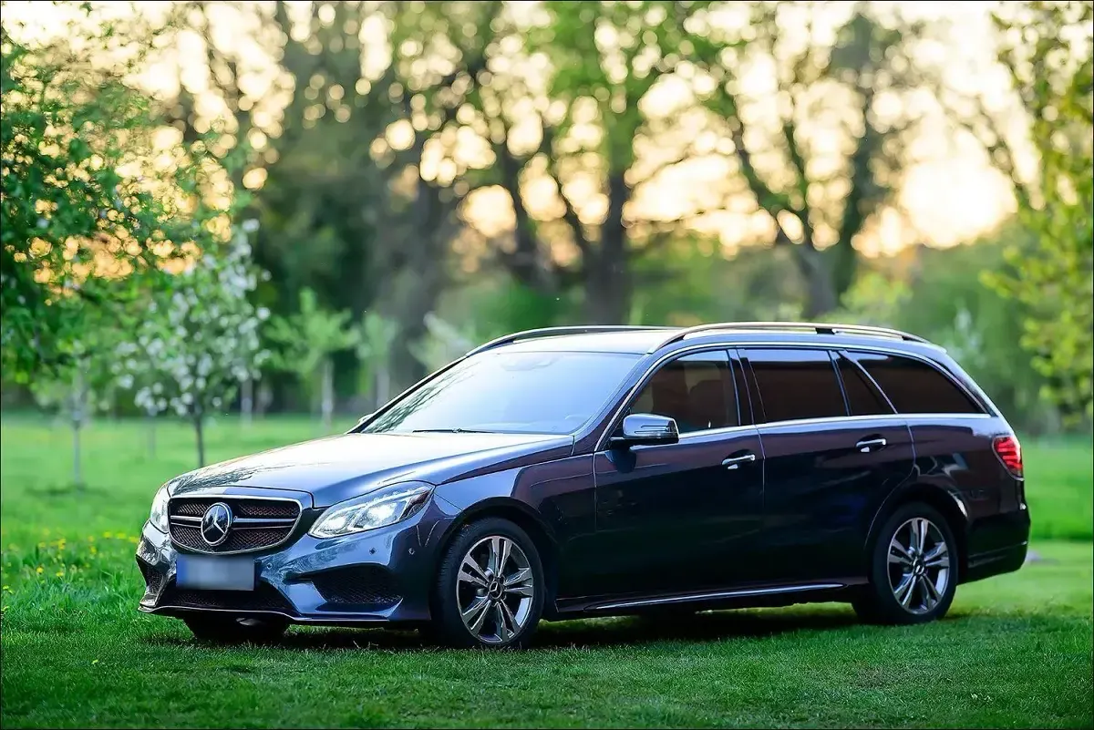 Gebraucht Mercedes E300 Avantgarde 231 PS (169 kW) 2014 Grau Kombi