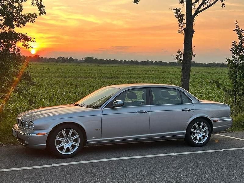 Silber Gebraucht 2006 Jaguar XJ8 Sovereign Limousine | 15.500 € (Etwas zu teuer) - Bild 1/4
