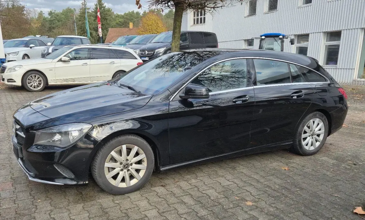 Gebraucht Mercedes CLA200 136 PS (100 kW) 2018 Schwarz Limousine